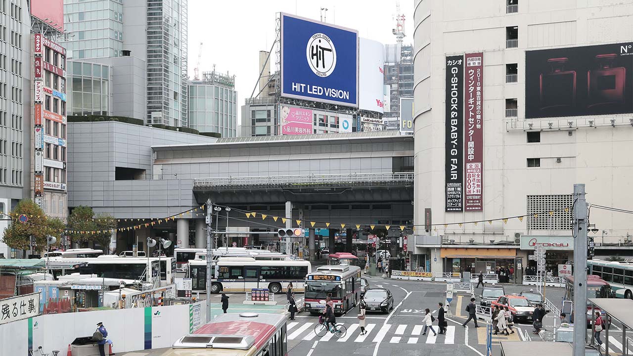 渋谷駅南口バスターミナル歩道橋より